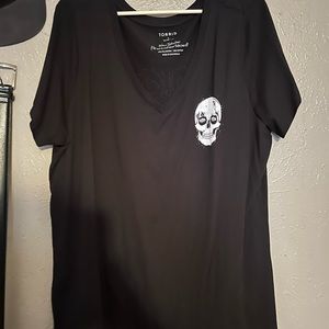 Torrid size 3 v-neck tshirt